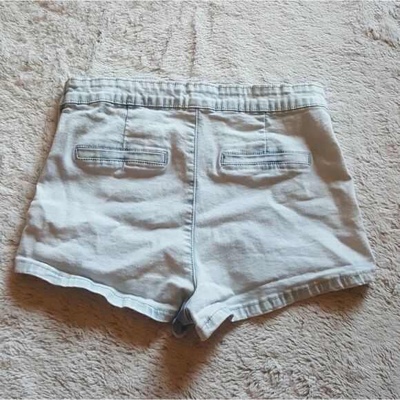 Forever 21 jean shorts Size 27 - Picture 3 of 4